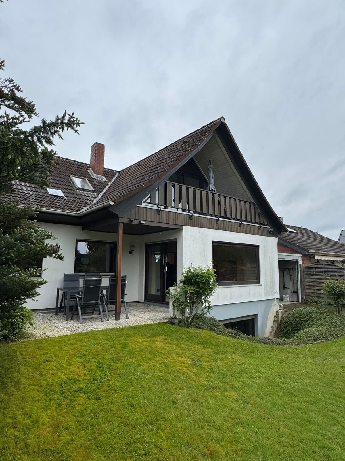 Rückseite des Hauses vom Garten